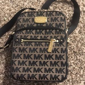Michael kors crossbody